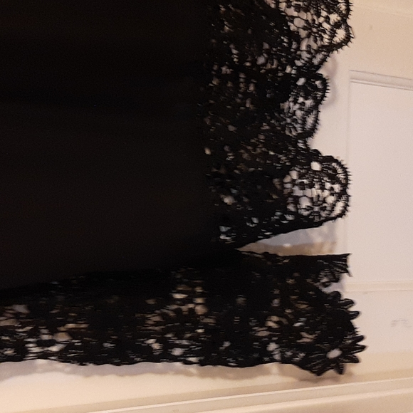 Black laced blouse - Picture 2 of 4